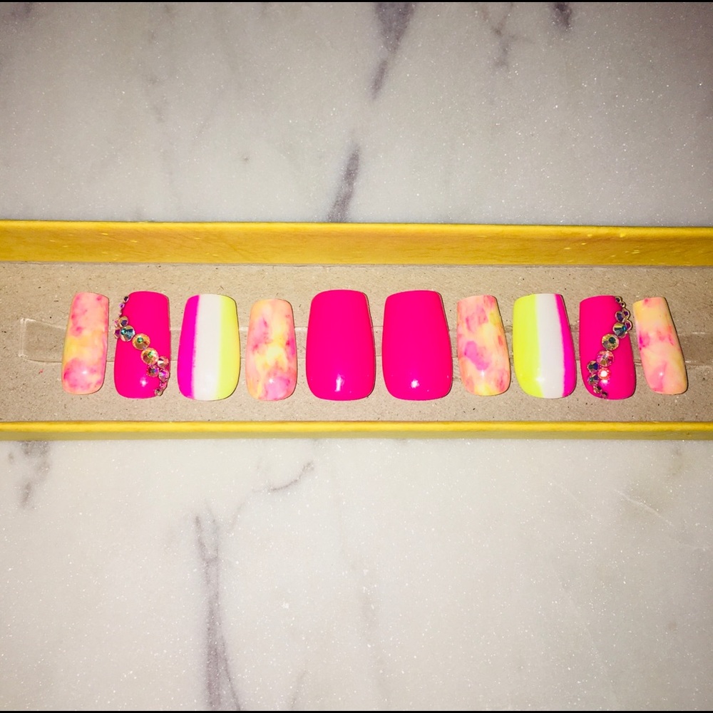 Summer Island Press On Nails!